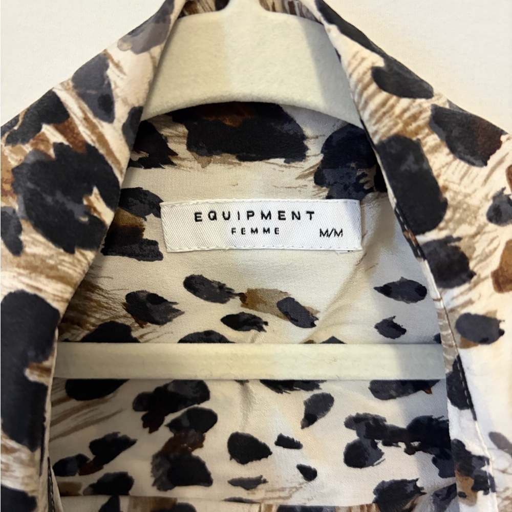 Equipment Femme Leopard Print Long sleeve button up size medium 100% silk - Picture 2 of 10